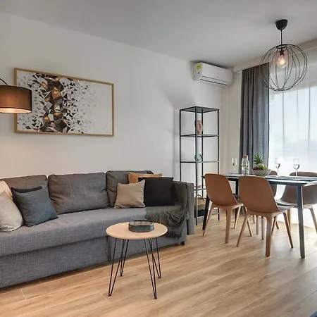 Giardini Penthouse 풀라