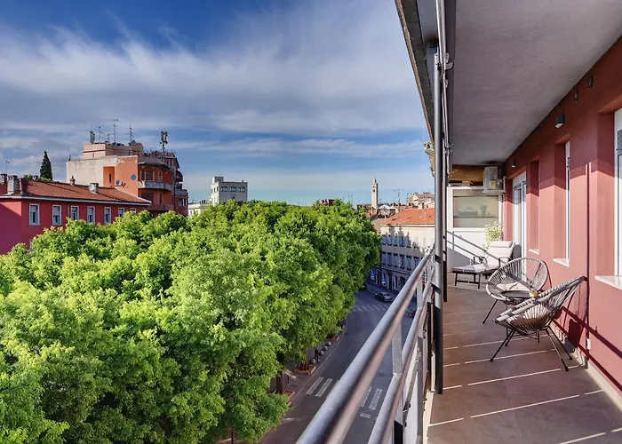 Giardini Penthouse 아파트 풀라